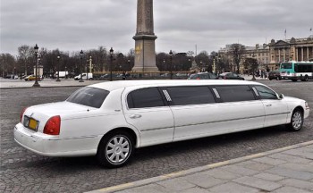 Limousine Lincoln blanche